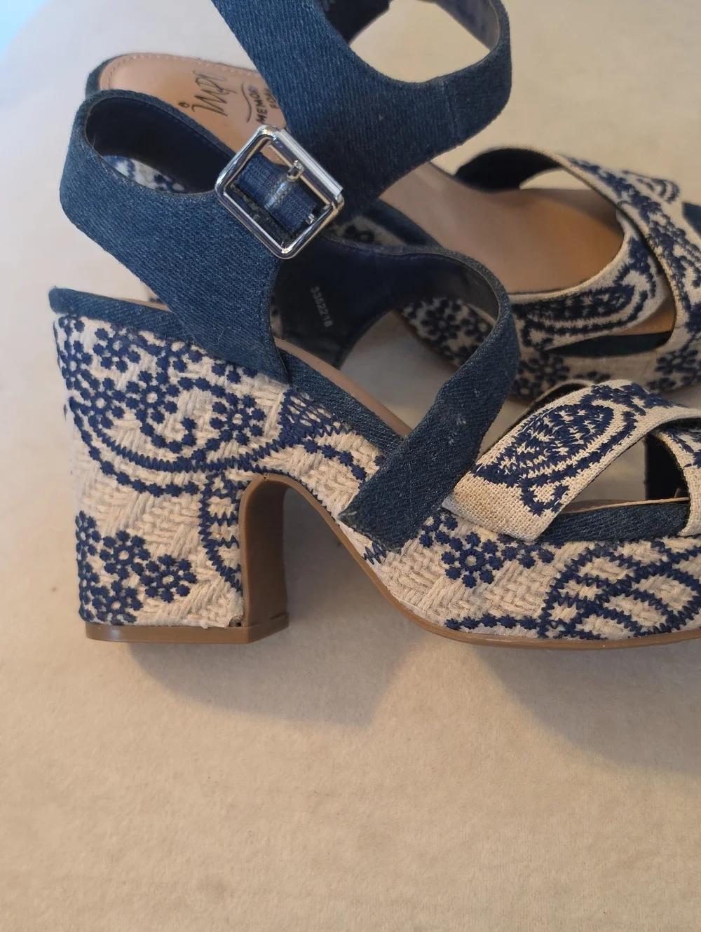 IMPO SZ 9 Navy Blue and Cream Embroidered Wedge Sandals LIKE NEW